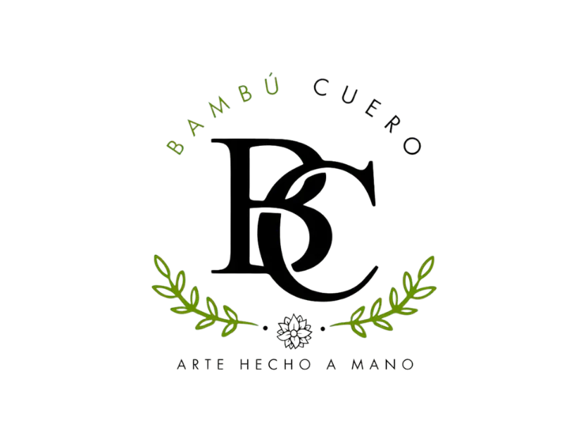 Logotipo oficial de Bambú Cuero con iniciales B y C entrelazadas en color negro, corona de hojas verdes y eslogan "Arte hecho a mano", para el carrusel de clientes de Blueshot.